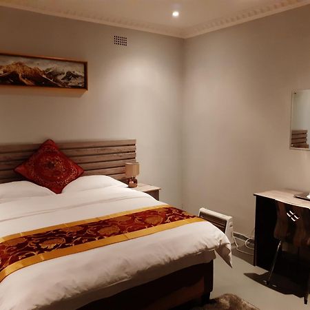 Driftwood Boutique Bed And Breakfast Lobatse Εξωτερικό φωτογραφία